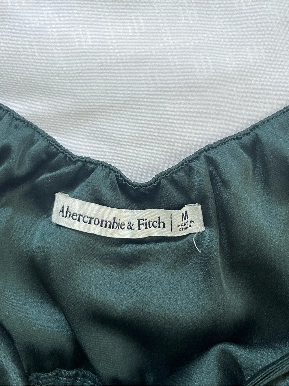 Abercrombie & Fitch Satin V-Neck Wide-Leg Jumpsuit - Dark Green - Picture 5 of 7